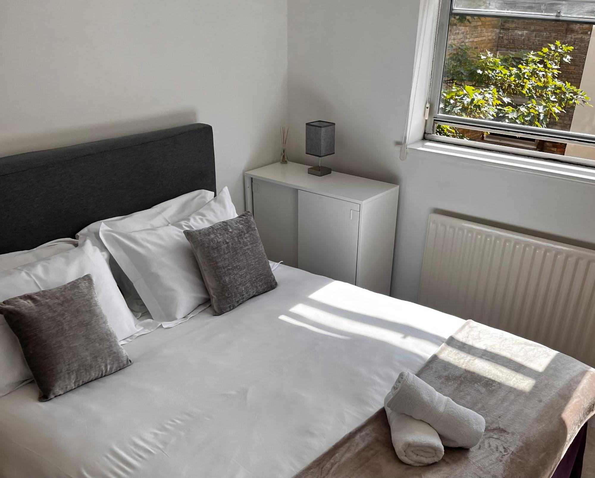 Hyde Park,3 Min Walk,Family Home! 2 Bedrooms & 2 Bathrooms Apartment! Fantastic Location Londra Esterno foto